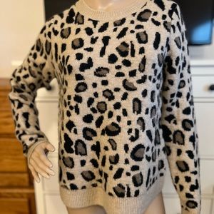 Halogen Women’s Crew Neck Sweater. Leopard Print. Brand New. Size Medium.